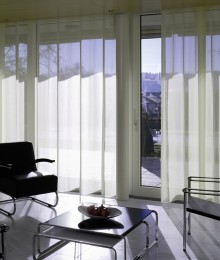 Light electric curtain