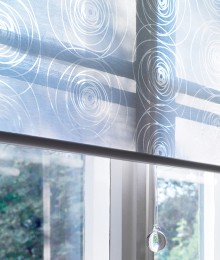 Self-elastic roller curtain
