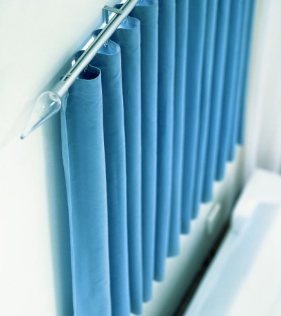 Manual opening and closing curtain